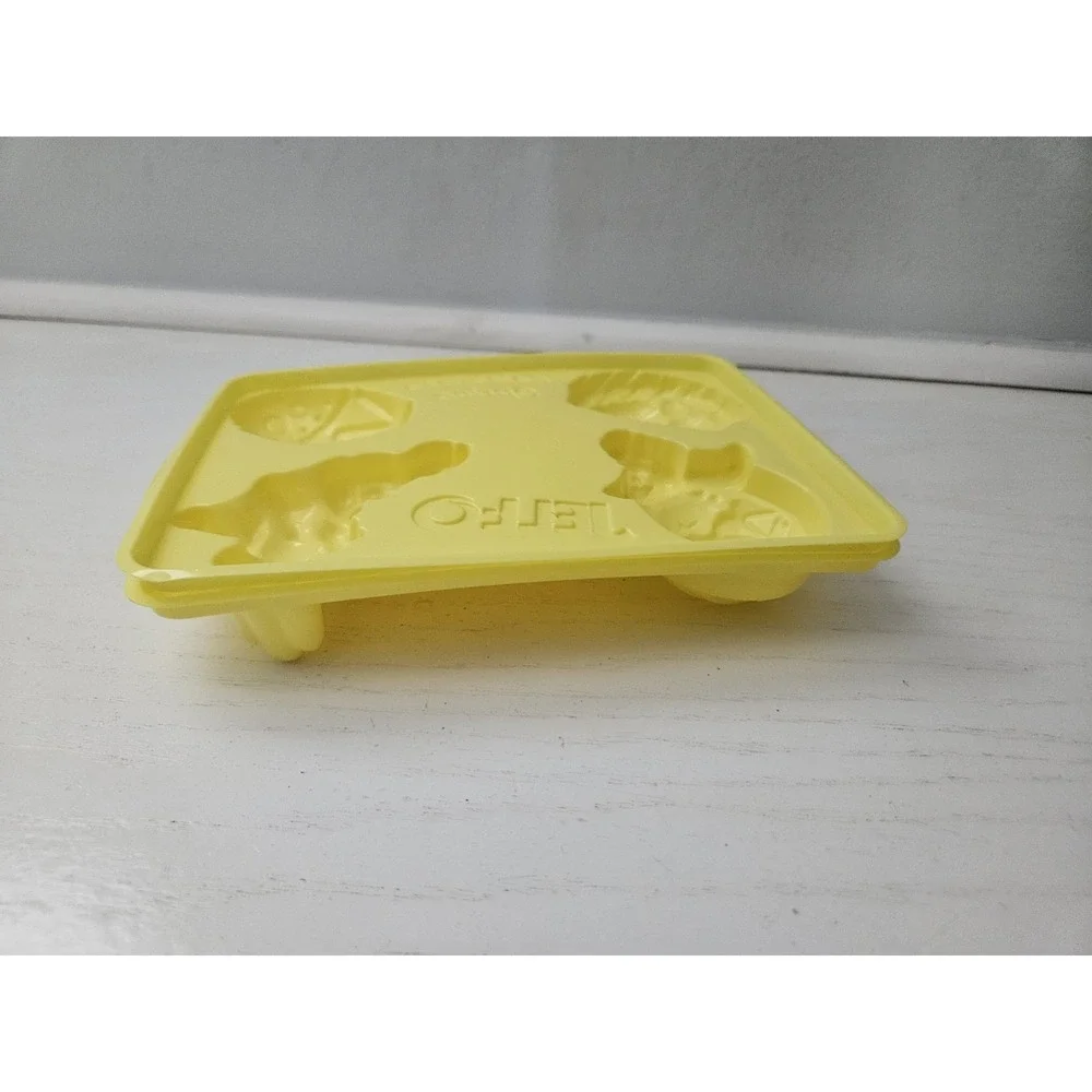 lot 2 Jello Celebrate Spring Shapes Molds Bunny Baby Chick Egg Basket designs‎